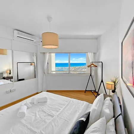 1br Seaview Apt With Community Pool In Center *