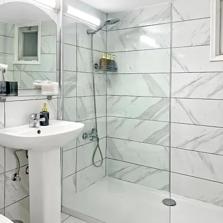 Apartment 1br Seaview Apt With Community Pool In Center